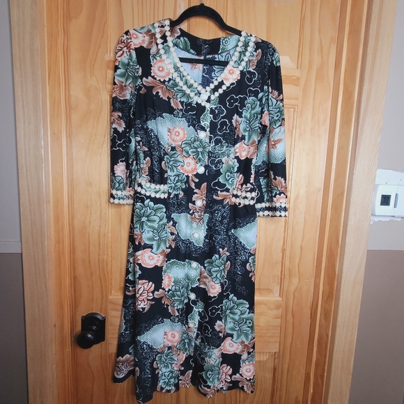 Vintage Floral Print Midi Dress - Picture 7 of 9
